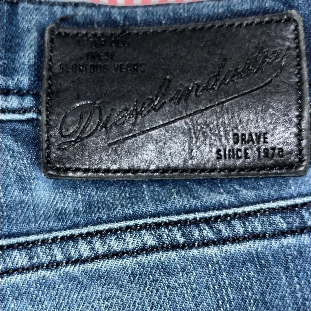 Vtg Button Fly Diesel Quratt Model Denim Blue Jeans 38 x 32 Distressed Holes